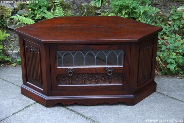 Image 46 of AN OLD CHARM TUDOR BROWN OAK CORNER TV CABINET STAND TABLE