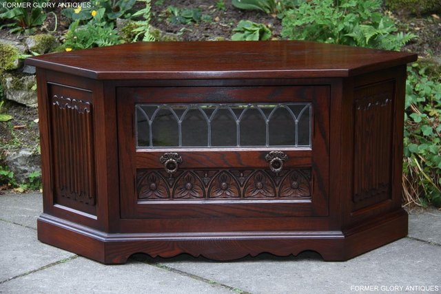 Image 50 of AN OLD CHARM TUDOR BROWN OAK CORNER TV CABINET STAND TABLE