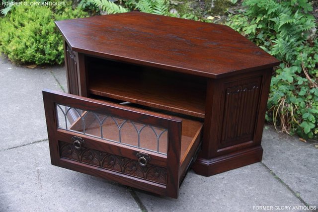 Image 58 of AN OLD CHARM TUDOR BROWN OAK CORNER TV CABINET STAND TABLE