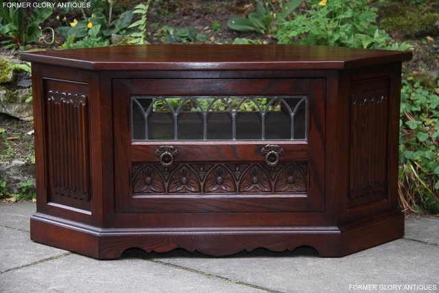 Image 59 of AN OLD CHARM TUDOR BROWN OAK CORNER TV CABINET STAND TABLE