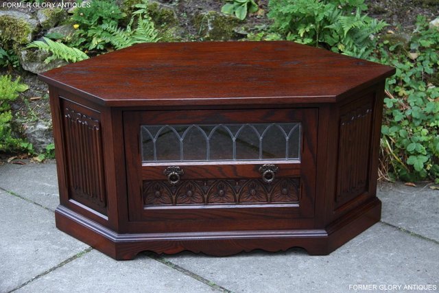 Image 63 of AN OLD CHARM TUDOR BROWN OAK CORNER TV CABINET STAND TABLE