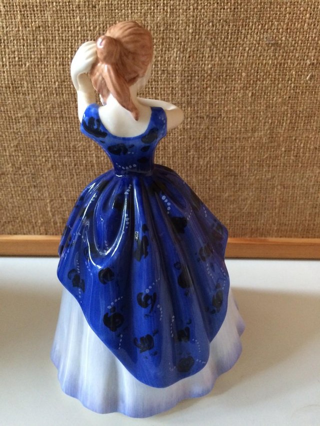 Preview of the first image of Royal Doulton "Laura" 2005.