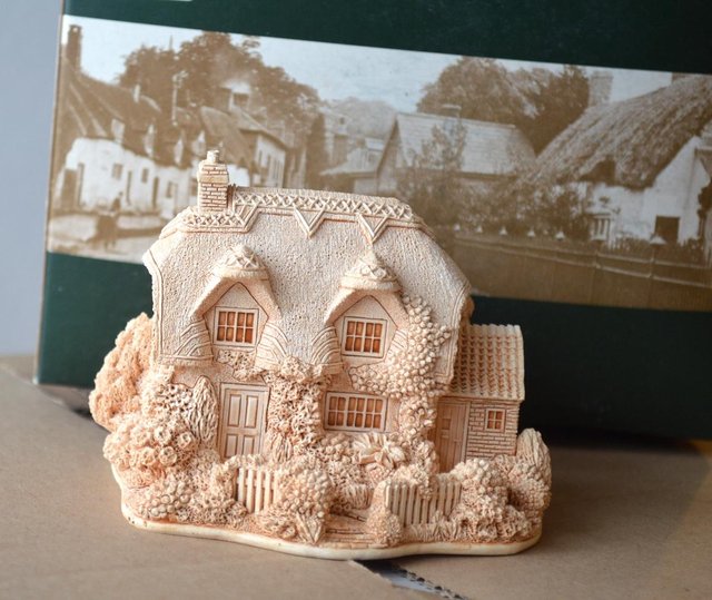 Preview of the first image of Lilliput Lane - The Climbing Rose (PYO).