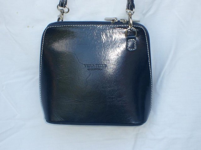 Preview of the first image of VERA PELLE Navy Leather Shoulder Bag.