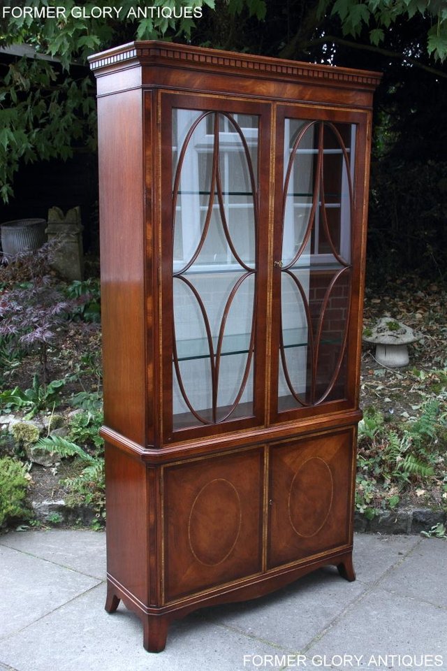 Image 2 of TITCHMARSH AND GOODWIN MAHOGANY CHINA GLASS DISPLAY CABINET
