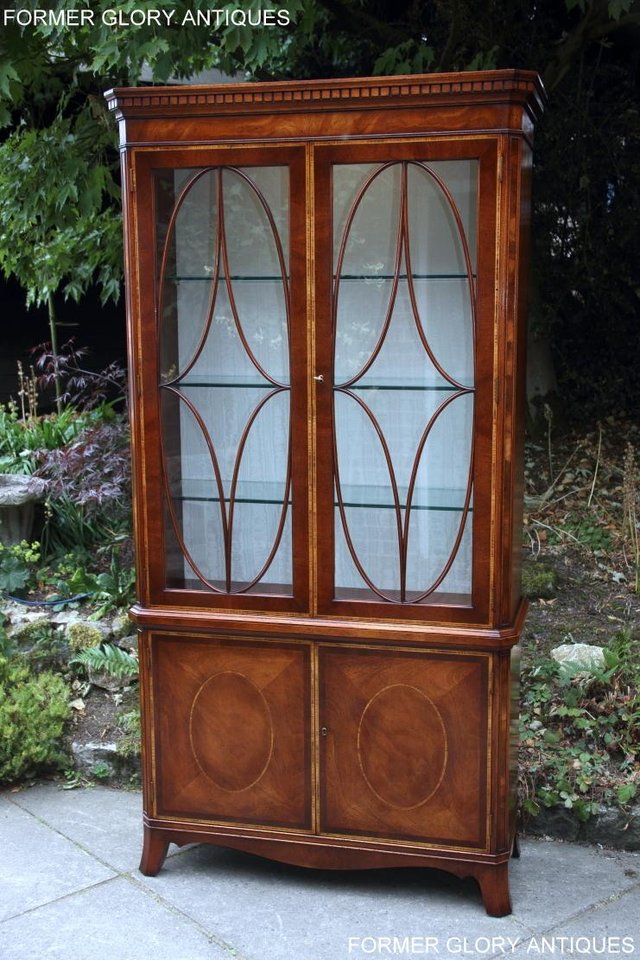 Image 8 of TITCHMARSH AND GOODWIN MAHOGANY CHINA GLASS DISPLAY CABINET