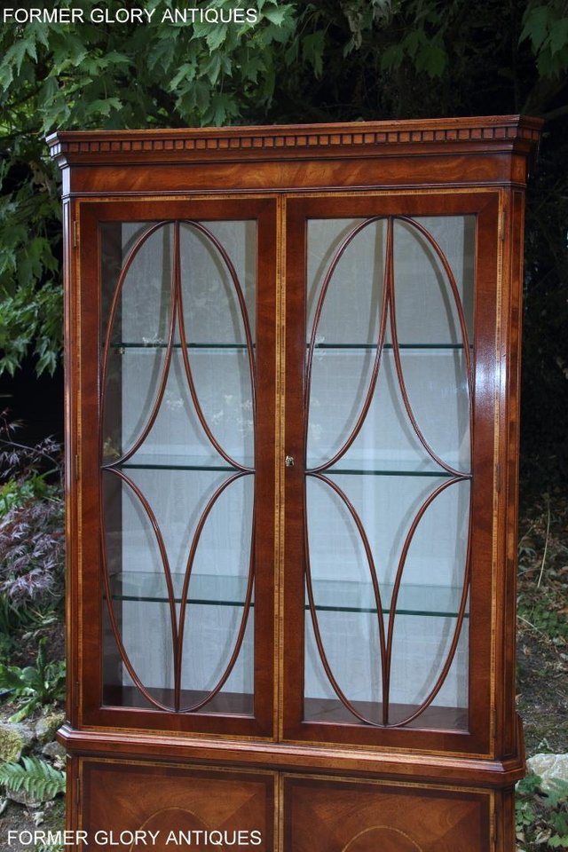 Image 15 of TITCHMARSH AND GOODWIN MAHOGANY CHINA GLASS DISPLAY CABINET