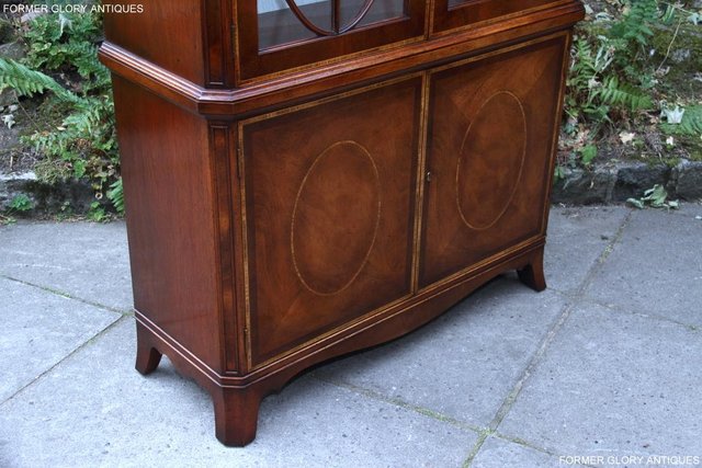 Image 20 of TITCHMARSH AND GOODWIN MAHOGANY CHINA GLASS DISPLAY CABINET