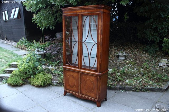 Image 25 of TITCHMARSH AND GOODWIN MAHOGANY CHINA GLASS DISPLAY CABINET