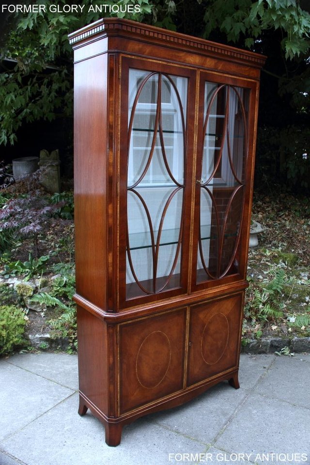 Image 26 of TITCHMARSH AND GOODWIN MAHOGANY CHINA GLASS DISPLAY CABINET