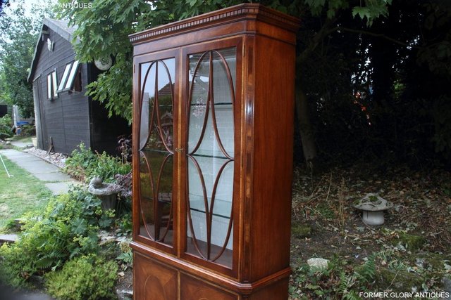 Image 33 of TITCHMARSH AND GOODWIN MAHOGANY CHINA GLASS DISPLAY CABINET