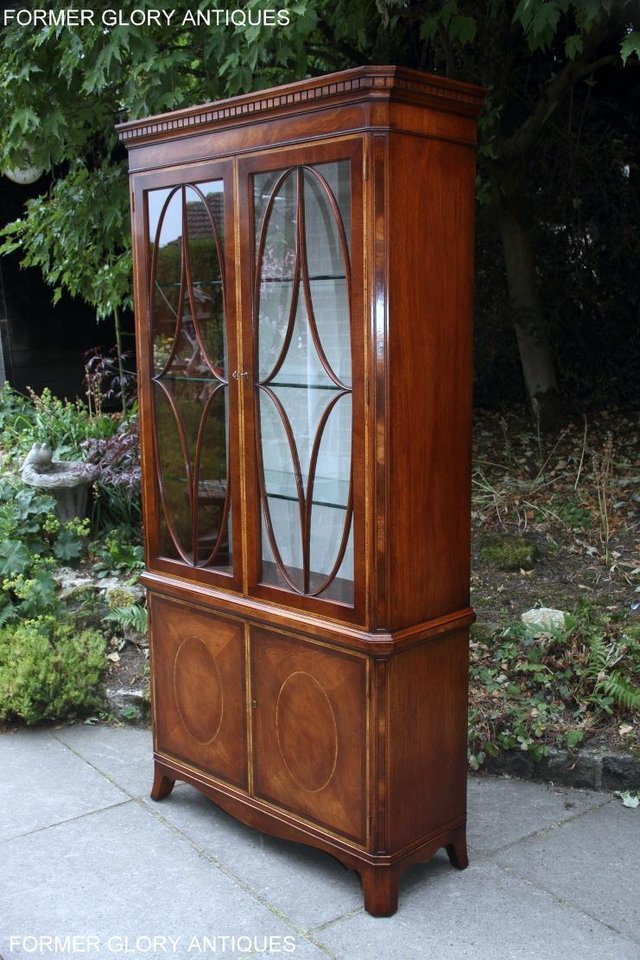 Image 37 of TITCHMARSH AND GOODWIN MAHOGANY CHINA GLASS DISPLAY CABINET