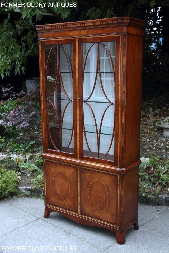 Image 55 of TITCHMARSH AND GOODWIN MAHOGANY CHINA GLASS DISPLAY CABINET