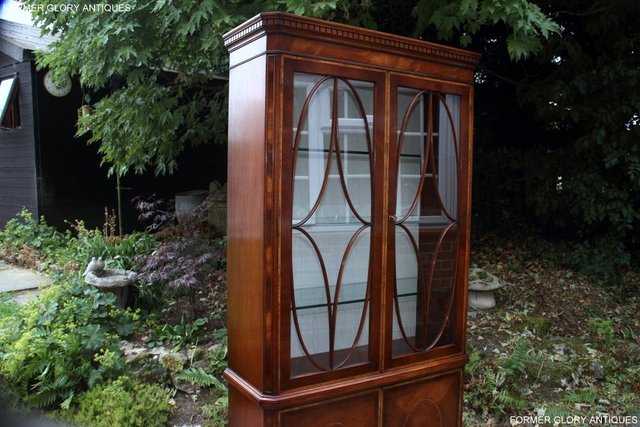 Image 57 of TITCHMARSH AND GOODWIN MAHOGANY CHINA GLASS DISPLAY CABINET