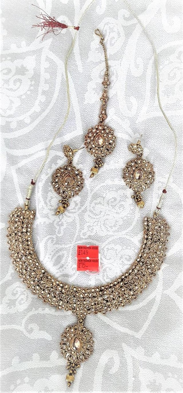 Preview of the first image of Indian wedding necklace set in gold.