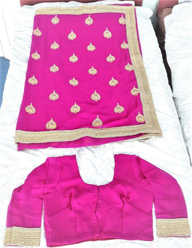 Image 2 of Indian saree in purple & gold design with long sleeve blouse