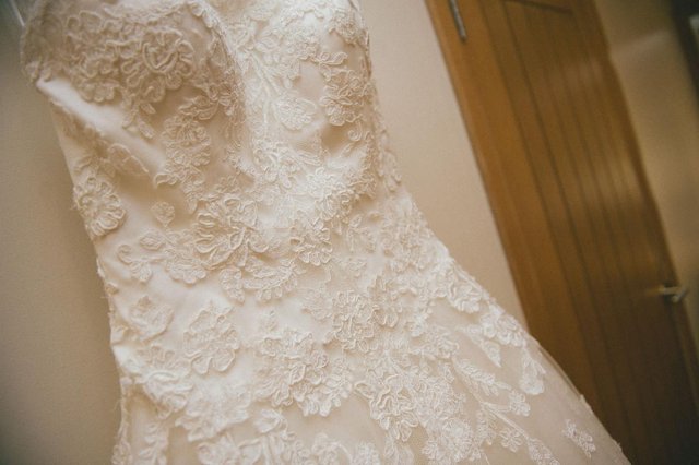 Preview of the first image of Justin Alexander ivory Wedding Dress.