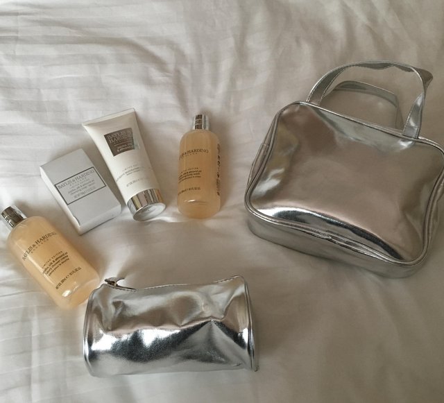Preview of the first image of Baylis& Harding Ultimate Pamper Package.