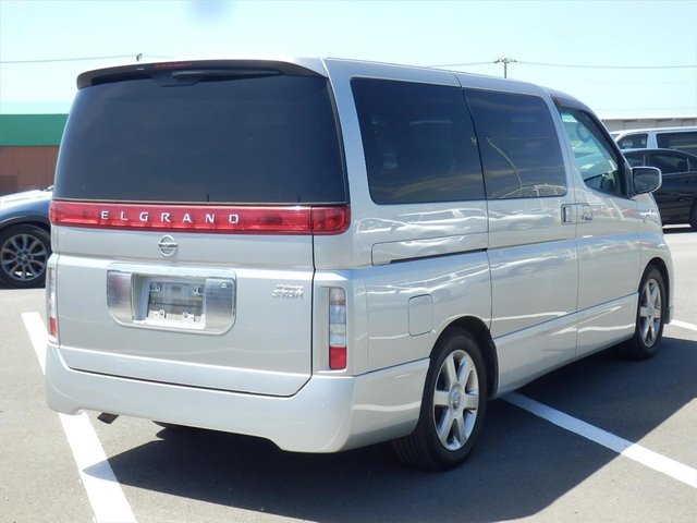 Image 2 of Nissan Elgrand 3500cc Direct from Japan