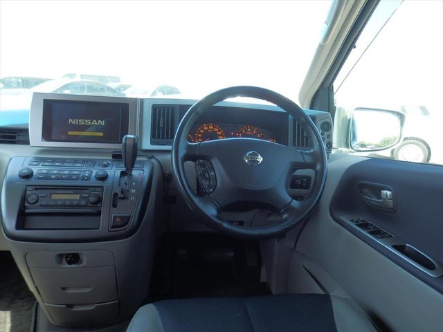 Image 3 of Nissan Elgrand 3500cc Direct from Japan