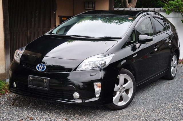 Image 2 of 3 Toyota Prius for sale direct from Japan
