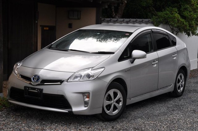 Image 3 of 3 Toyota Prius for sale direct from Japan