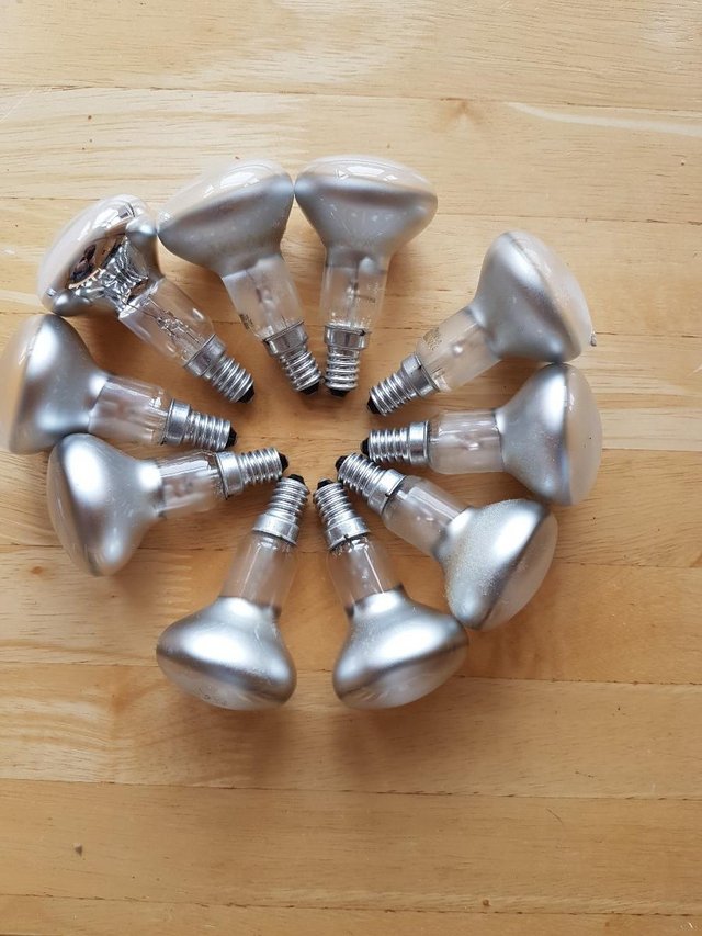 Preview of the first image of x10. 40W - 240V lights bulbs.