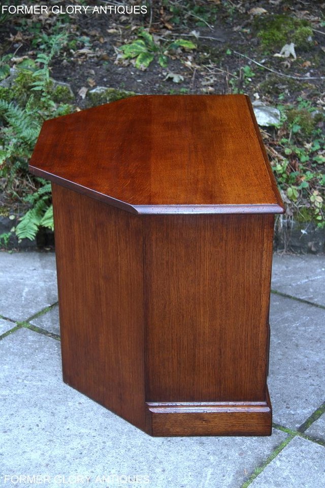Image 13 of TITCHMARSH & GOODWIN SOLID OAK CORNER TV CABINET DVD STAND