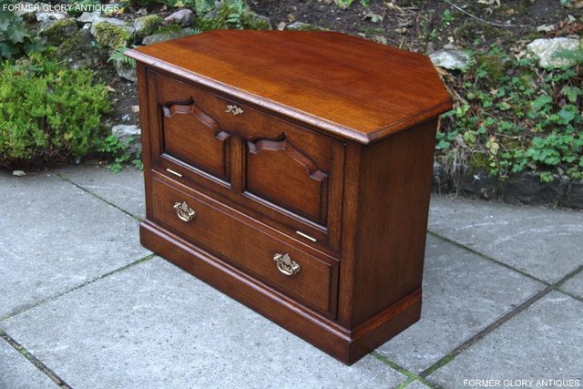 Image 25 of TITCHMARSH & GOODWIN SOLID OAK CORNER TV CABINET DVD STAND