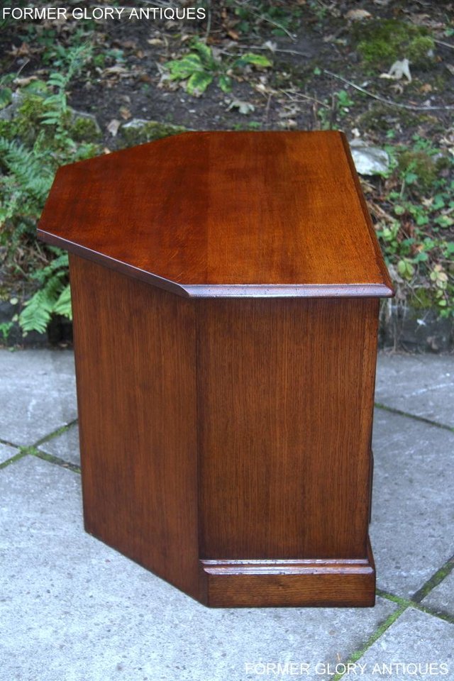 Image 43 of TITCHMARSH & GOODWIN SOLID OAK CORNER TV CABINET DVD STAND