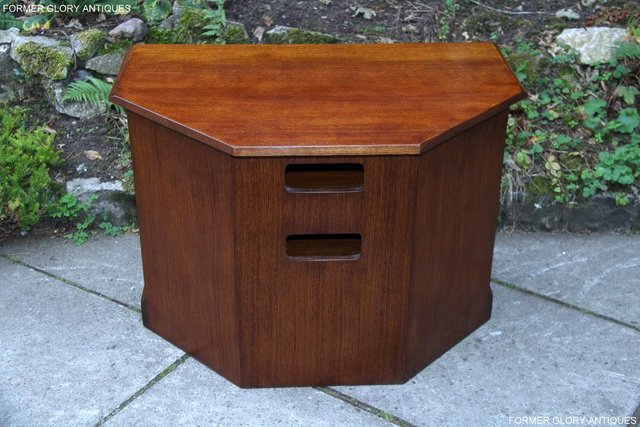 Image 65 of TITCHMARSH & GOODWIN SOLID OAK CORNER TV CABINET DVD STAND