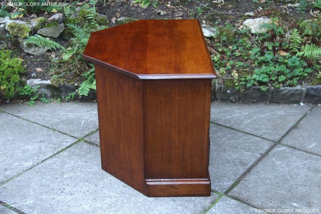 Image 66 of TITCHMARSH & GOODWIN SOLID OAK CORNER TV CABINET DVD STAND