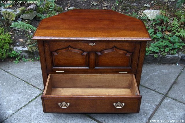 Image 80 of TITCHMARSH & GOODWIN SOLID OAK CORNER TV CABINET DVD STAND