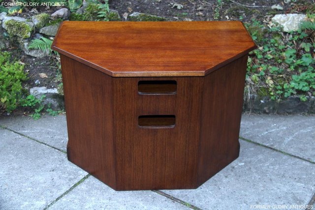 Image 81 of TITCHMARSH & GOODWIN SOLID OAK CORNER TV CABINET DVD STAND
