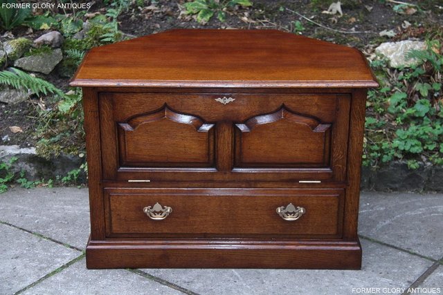 Image 84 of TITCHMARSH & GOODWIN SOLID OAK CORNER TV CABINET DVD STAND