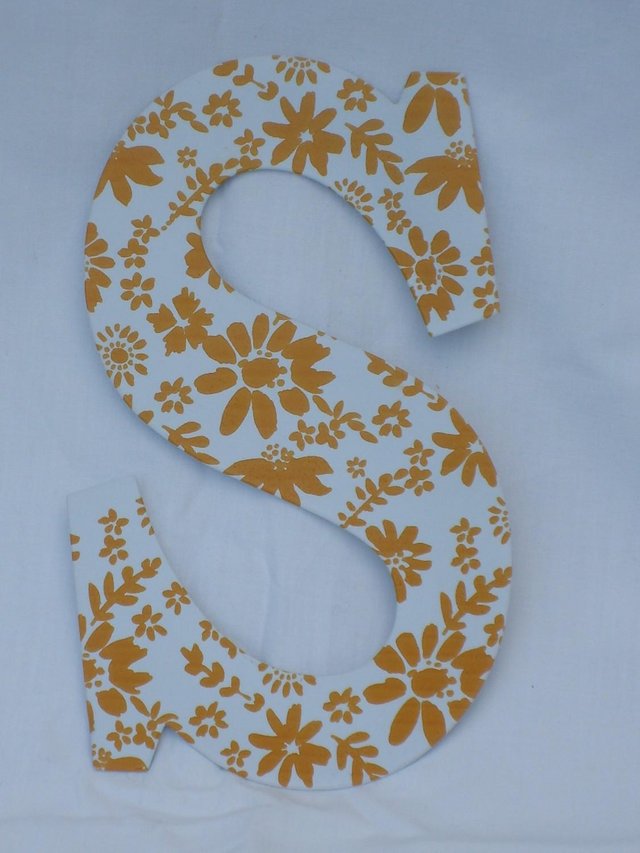 Preview of the first image of Wall Art – Shabby Chic Decorative “S” Sign – NEW!.