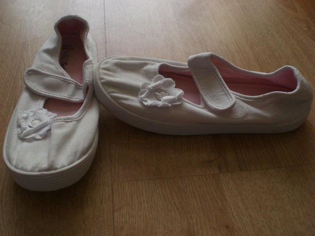 Image 2 of Girls White Cotton Shoes/Pumps, size 12