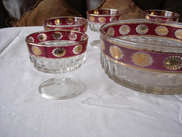 Preview of the first image of VINTAGE SET OF DISHES.