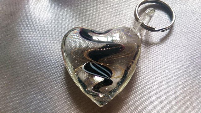 Preview of the first image of Glass heart with pattern inset, keyring..