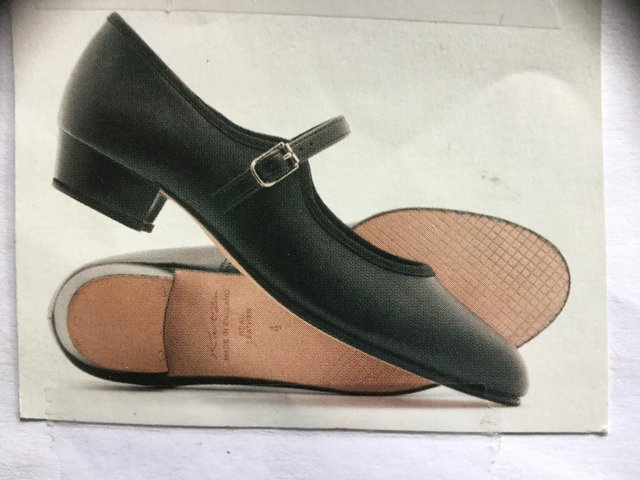 Preview of the first image of Low heel and bar shoes.