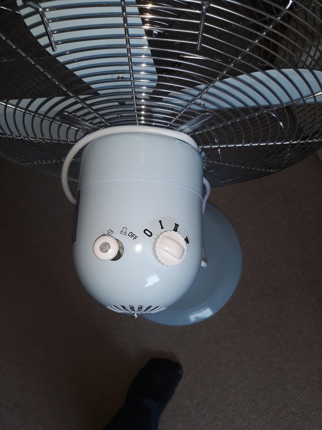 Image 2 of Floor standing fan