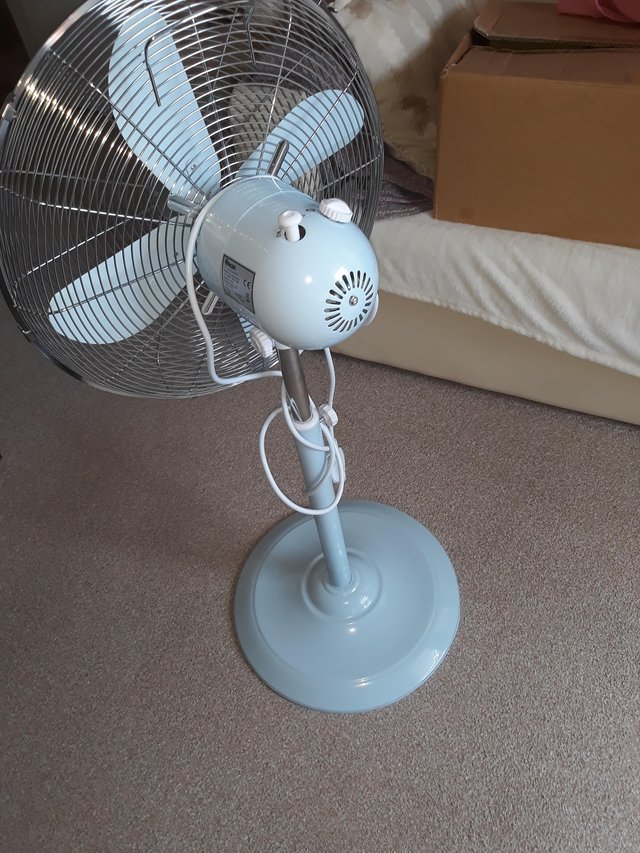 Image 3 of Floor standing fan