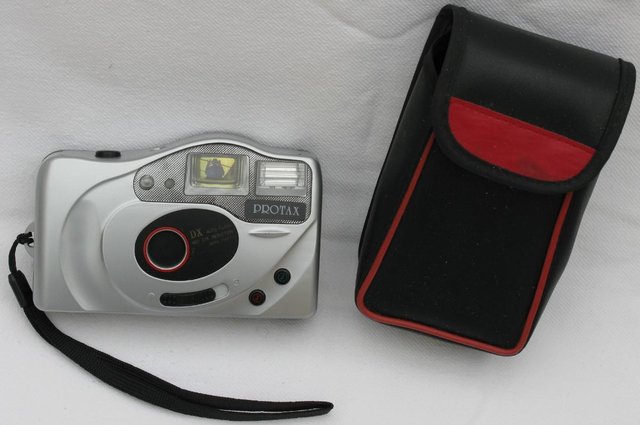Preview of the first image of Protax DX auto Flash Camera with Case.