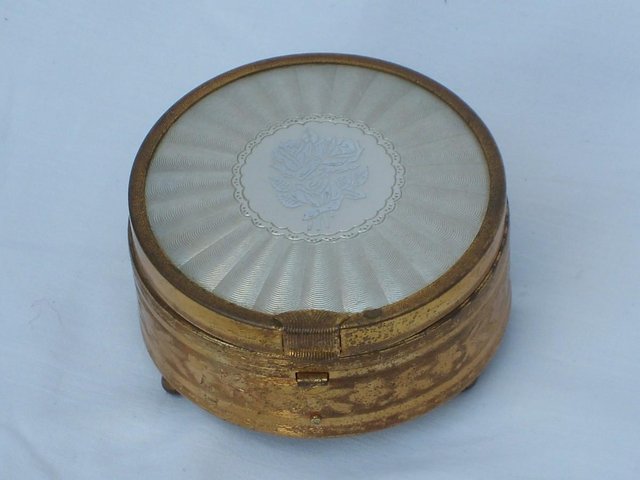 Preview of the first image of Mid-Century Roses Trinket Box.