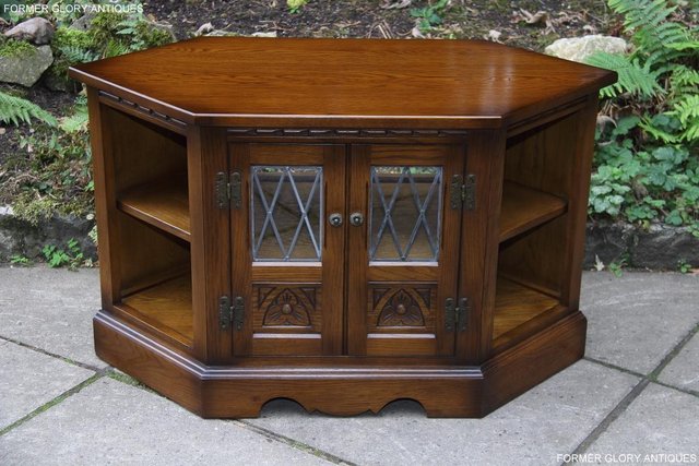 Preview of the first image of OLD CHARM LIGHT OAK CORNER TV DVD CABINET STAND TABLE UNIT.