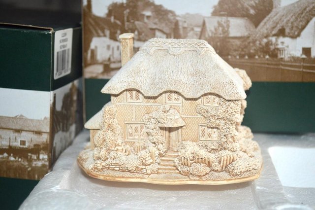 Preview of the first image of Lilliput Lane - Summer Sunday P.Y.O. (unpainted).