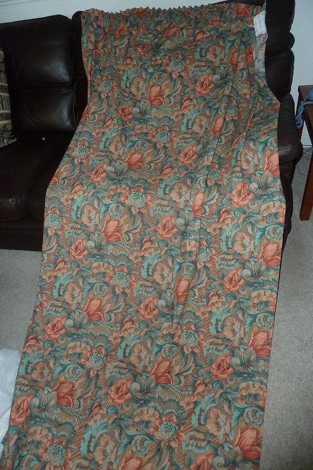 Image 2 of 2 x long door curtains and matching circular table cloth