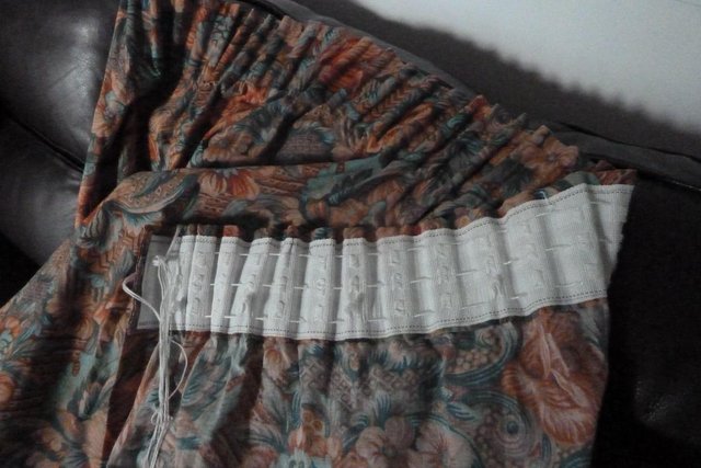 Image 3 of 2 x long door curtains and matching circular table cloth
