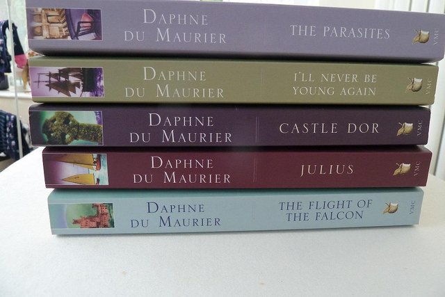 Image 2 of Set of 5 Daphne du Maurier paperback novels