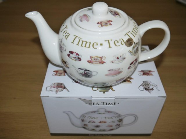 Preview of the first image of Leonardo Collection Fine China Teapot, 2 Mugs and Tray.